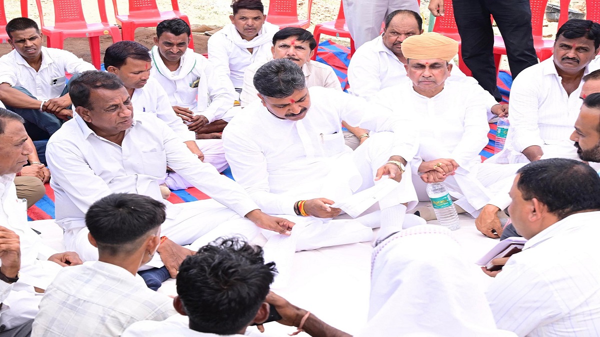 Salumber News: लालपुरा में 5 मासूमों की मौत पर टीकाराम जूली का गुस्सा, मौके से ही सेक्रेटरी को लगाया फोन, मचा हड़कंप!