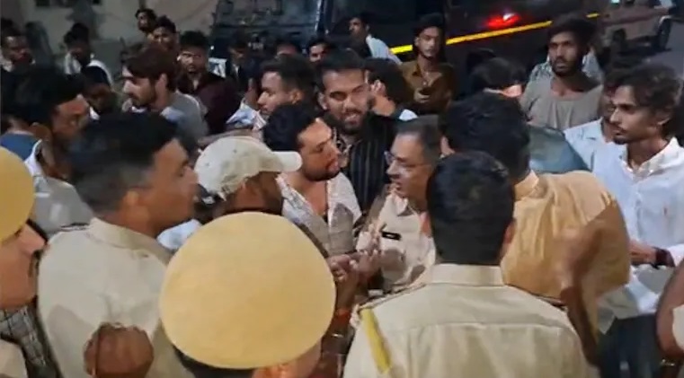 Ajmer News: अजमेर में गाय की मौत पर बवाल, जहर देने का आरोप; 4 थानों की पुलिस तैनात