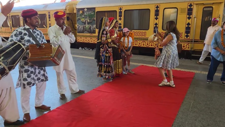 Rajasthan News: राजस्थान में पर्यटन को बड़ा झटका: खाली डिब्बों के साथ जैसलमेर पहुंची पैलेस ऑन व्हील्स, युद्ध ने बिगाड़ा खेल