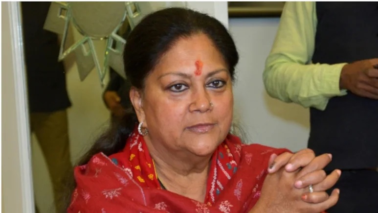 Rajasthan News: राजस्थान में महारानी के बयान पर बवाल: वसुंधरा बोलीं- मैं खुद को नहीं बचा सकी, भाजपा अध्यक्ष ने मुहावरे से घेरा, अखिलेश-गहलोत ने ली चुटकी