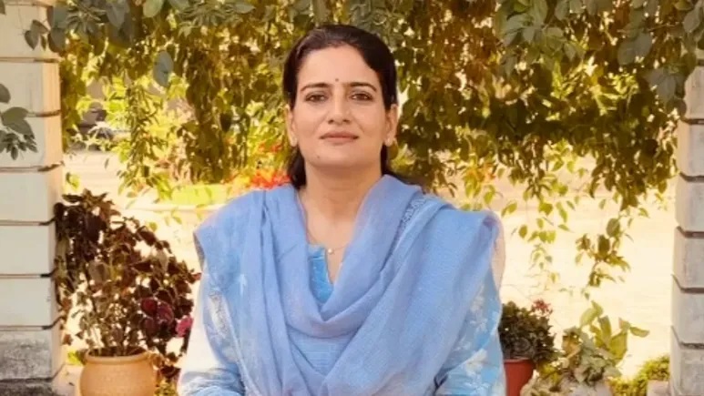 Rajasthan News: राजस्थान की सियासत में मातृशक्ति पर संग्राम: राखी राठौड़ ने कांग्रेस को घेरा, बोलीं- भ्रम फैलाना और बांटना ही इनकी पहचान