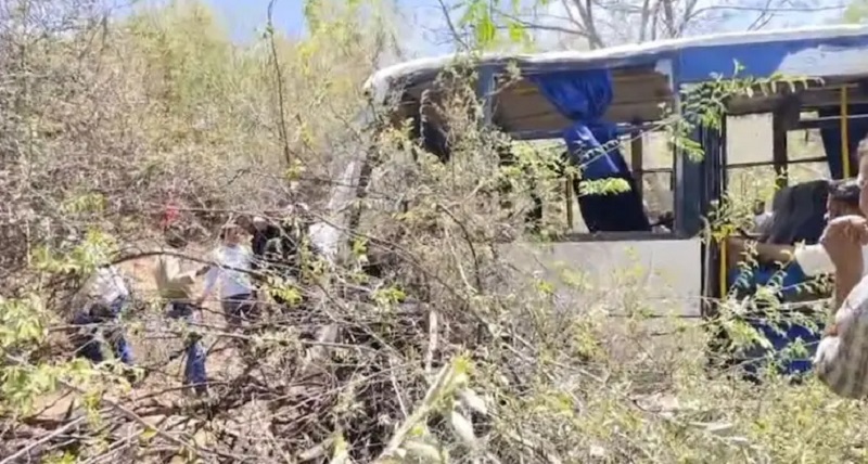 पुष्कर घाटी में सड़क हादसा, 150 फीट गहरी खाई में गिरी यात्रियों से भरी बस, मची चीख-पुकार