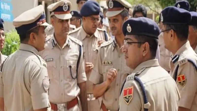 Rajasthan News: राजस्थान पुलिस महकमे में बड़ी सर्जरी, SOG से लेकर ट्रैफिक पुलिस तक के अफसर बदले, गृह विभाग ने जारी की सूची