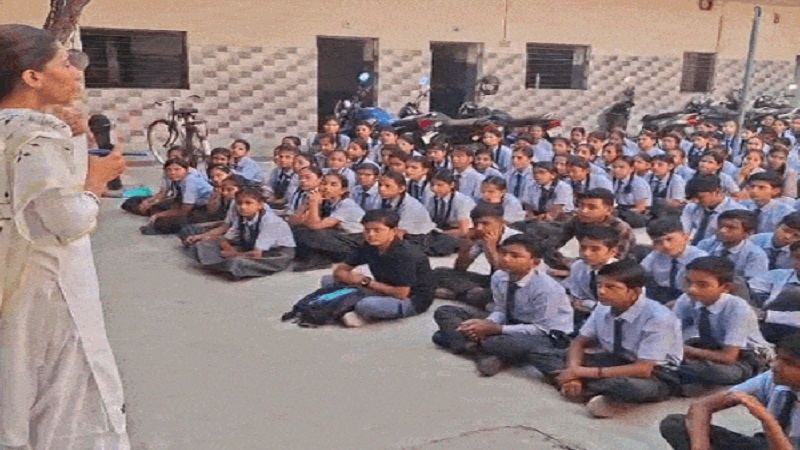 Rajasthan News: राजस्थान के स्कूलों में बच्चों को जज सिखाएंगे डिजिटल अरेस्ट और साइबर बुलिंग से बचने के गुरुमंत्र