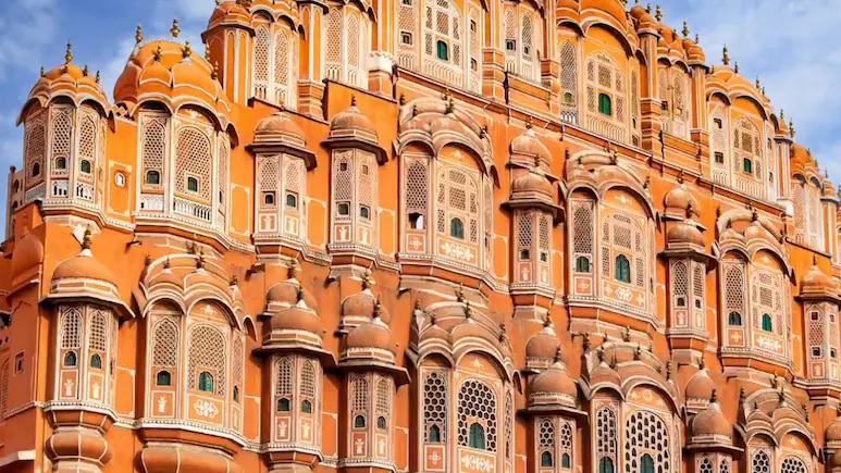 Rajasthan Weather Update: भीषण गर्मी के बीच अचानक बदला मौसम, इन 8 जिलों में बारिश और आंधी का यलो अलर्ट जारी