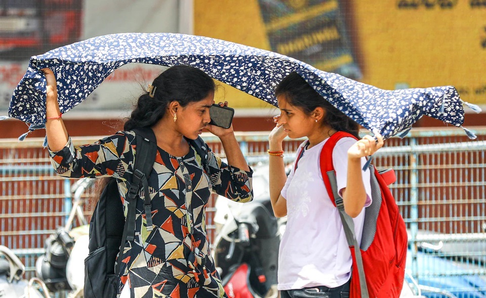 Rajasthan Weather Update: राजस्थान में आसमान से बरस रही आग; 45 डिग्री पहुंचा पारा, अगले 72 घंटों में पलटेगा मौसम; देखें नई चेतावनी