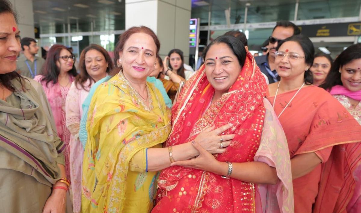 मां वैष्णो देवी के दरबार में रेखा गुप्ता: देश की सुख-समृद्धि की कामना की; बोलीं- ‘अपार आध्यात्मिक ऊर्जा और शांति का…,’