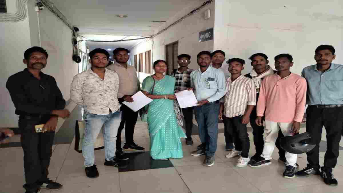 नौकरी के नाम पर स्कैम: 15 बेरोजगार युवाओं से लाखों की ठगी, CMHO के फर्जी सील-साइन कर थमा दिया ज्वाइनिंग लेटर, वार्ड बॉय निकला मास्टरमाइंड 