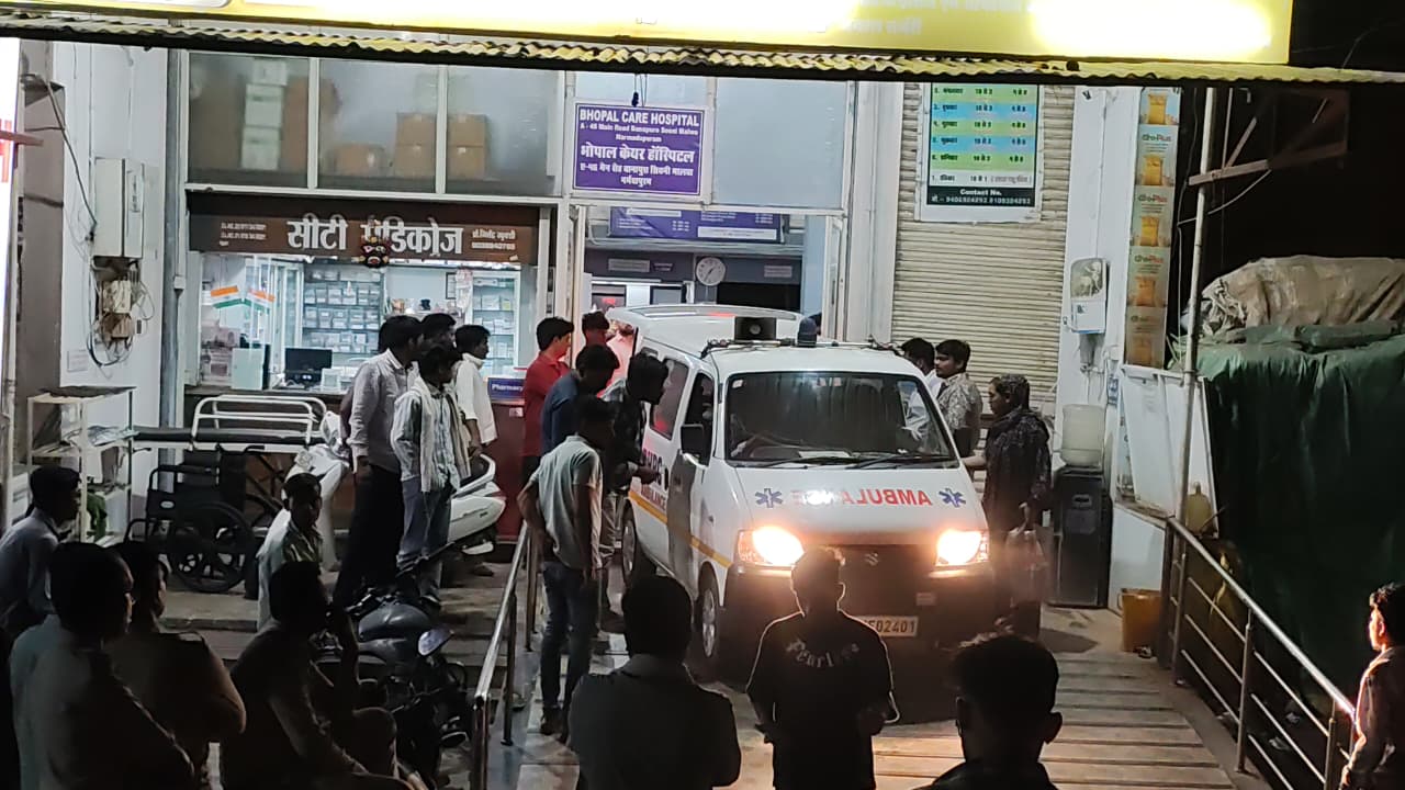 बच्ची की मौत पर बवाल, परिजनों ने अस्पताल में किया हंगामा, चैंबर मे छिपा डॉक्टर