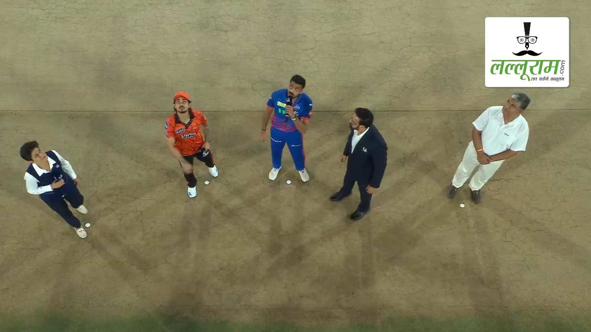 SRH vs DC IPL 2026: दिल्ली ने हैदराबाद के खिलाफ जीता टॉस, पहले गेंदबाजी का किया फैसला, देखें पिच रिपोर्ट और दोनों टीमों की प्लेइंग 11 समेत मैच से जुड़ी सभी जरूरी अपडेट्स