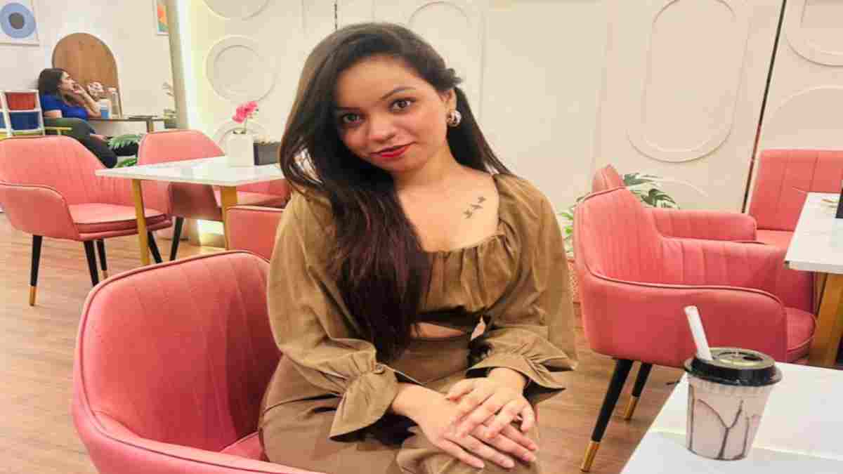 इंदौर में 21 साल की युवती ने फांसी लगाकर दी जान: आखिरी मैसेज में लिखा- ‘खुश रहना’, जांच में जुटी पुलिस 