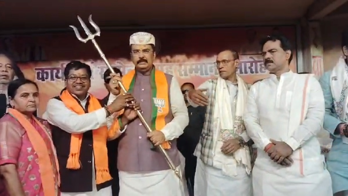 ‘नीतीश जिंदाबाद’ का नारे लगाने पर भड़के संजय सरावगी, मंच पर ही लगाई फटकार