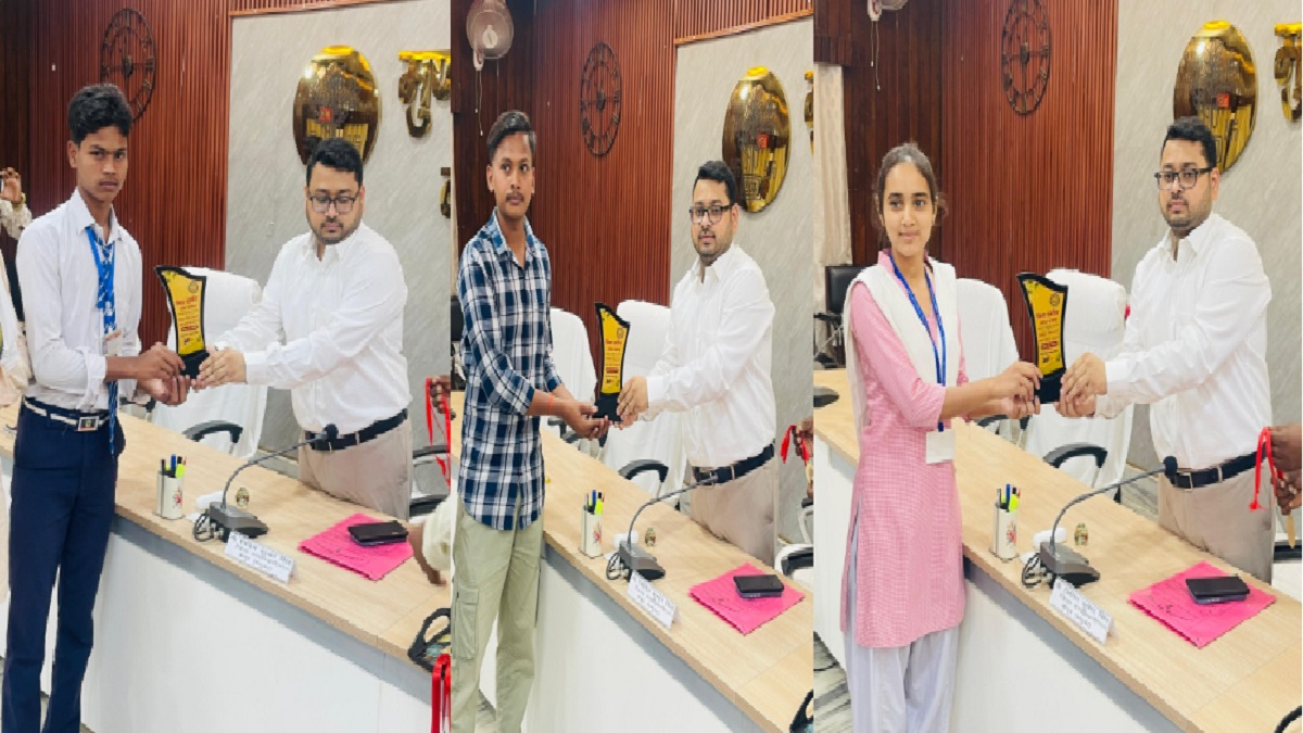 कैमूर में इंटर-मैट्रिक 2026 के मेधावी छात्रों को किया गया सम्मानित, बच्चों ने कहा-‘थैंक्यू डीएम अंकल’