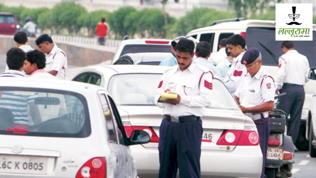 Ajab-Gajab : XUV 700 के ड्राइवर का हेलमेट नहीं पहनने पर कटा चालान, सच जानकर पकड़ लेंगे सिर