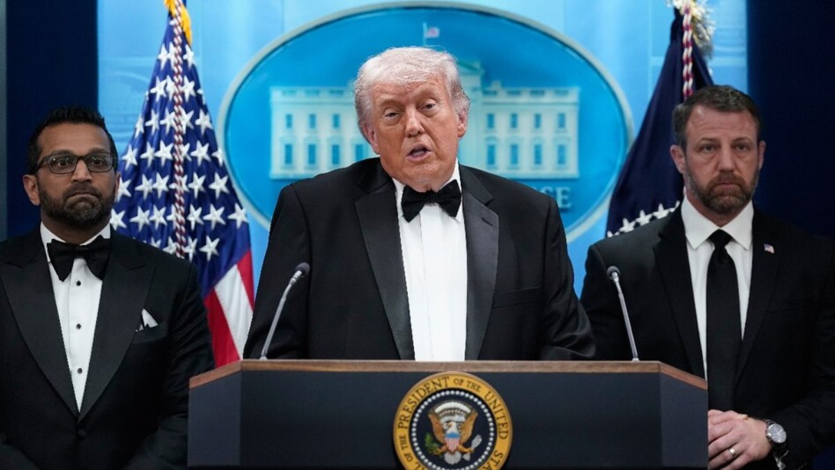 Trump Press Conference: डिनर में फायरिंग पर ट्रंप की प्रेस कॉन्फ्रेंस, बोले- मैं जिंदा हूं उसके लिए सीक्रेट सर्विस की बहादुरी को सलाम