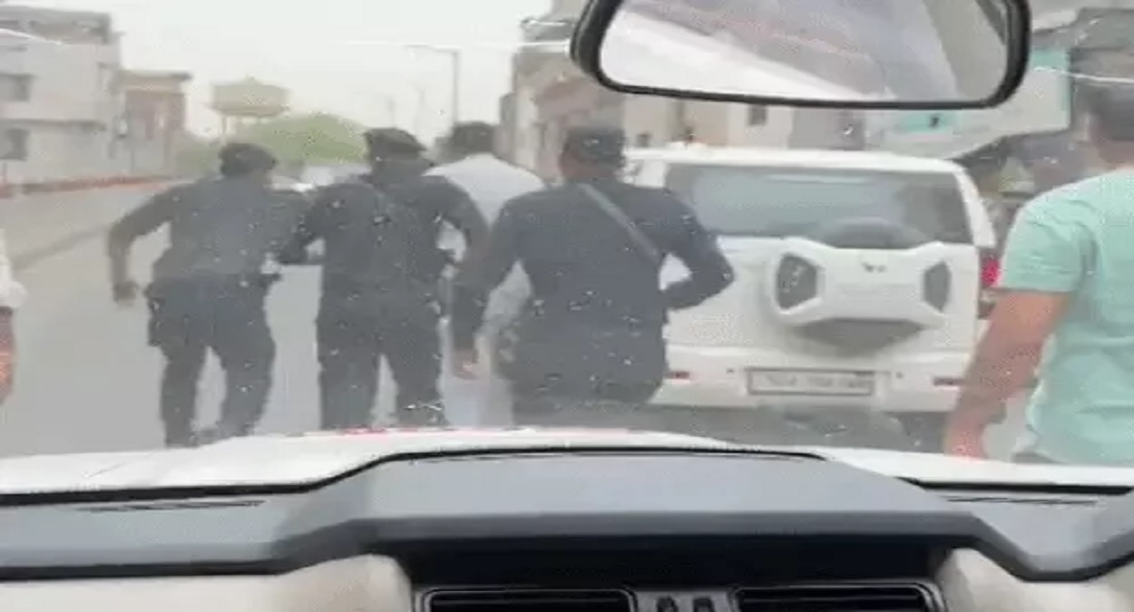 हिसार में दुष्यंत चौटाला और पुलिस के बीच टकराव: हथियार दिखाने और गाड़ी चढ़ाने के आरोप से मची हलचल