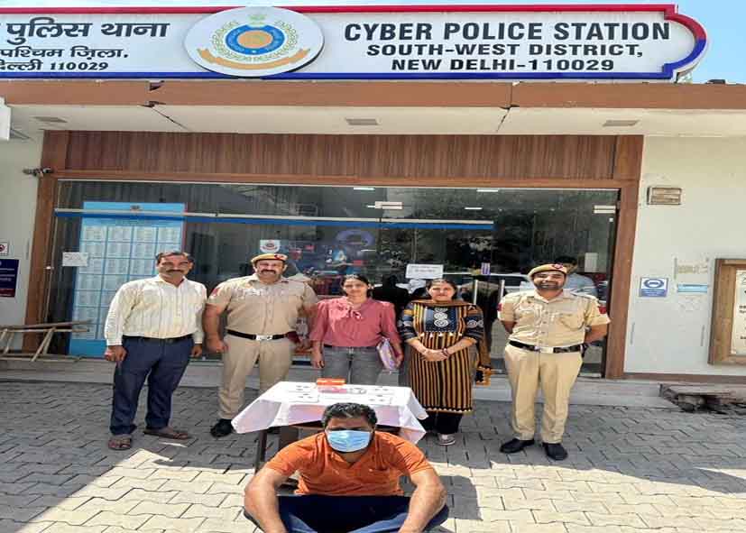 दिल्ली में बड़े हनीट्रैप और साइबर ब्लैकमेलिंग का खुलासा, 500 से ज्यादा महिलाओं से ठगी, दिल्ली पुलिस ने शातिर आरोपी को दबोचा