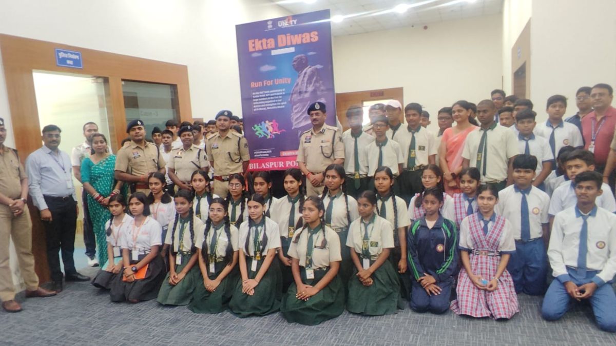 जागरूकता अभियान के ब्रांड एंबेसडर बने विद्यार्थी, छात्र-छात्राओं ने यातायात-साइबर थाना और ITMS का किया भ्रमण