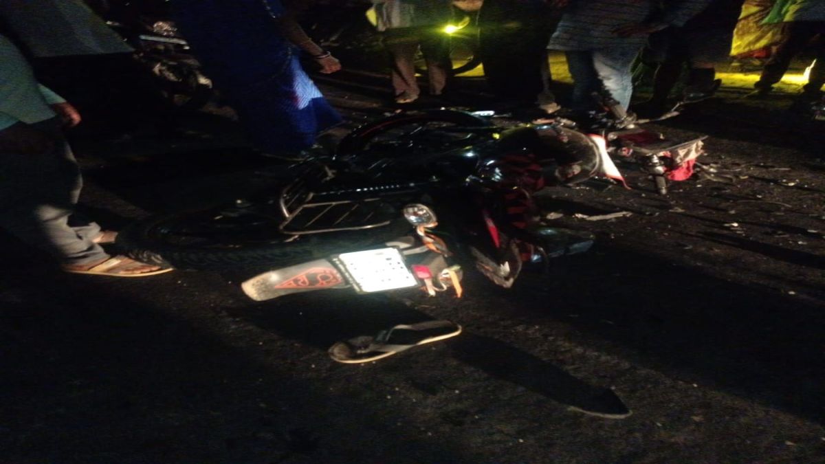 रफ्तार ने 3 घरों के चिराग बुझा दिएः दो बाइक में सीधी भिड़ंत से तीन युवकों की मौत, एक की स्थिति गंभीर