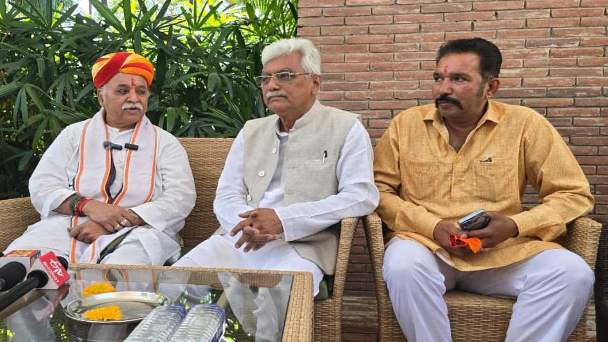 लव जिहाद को लेकर प्रवीण तोगड़िया का बड़ा बयानः बोले- महाकुंभ में रुद्राक्ष बेचने वाली ने केरल में बुर्का पहन लिया, 5 साल से ही बच्चियों को दें हिंदू संस्कार