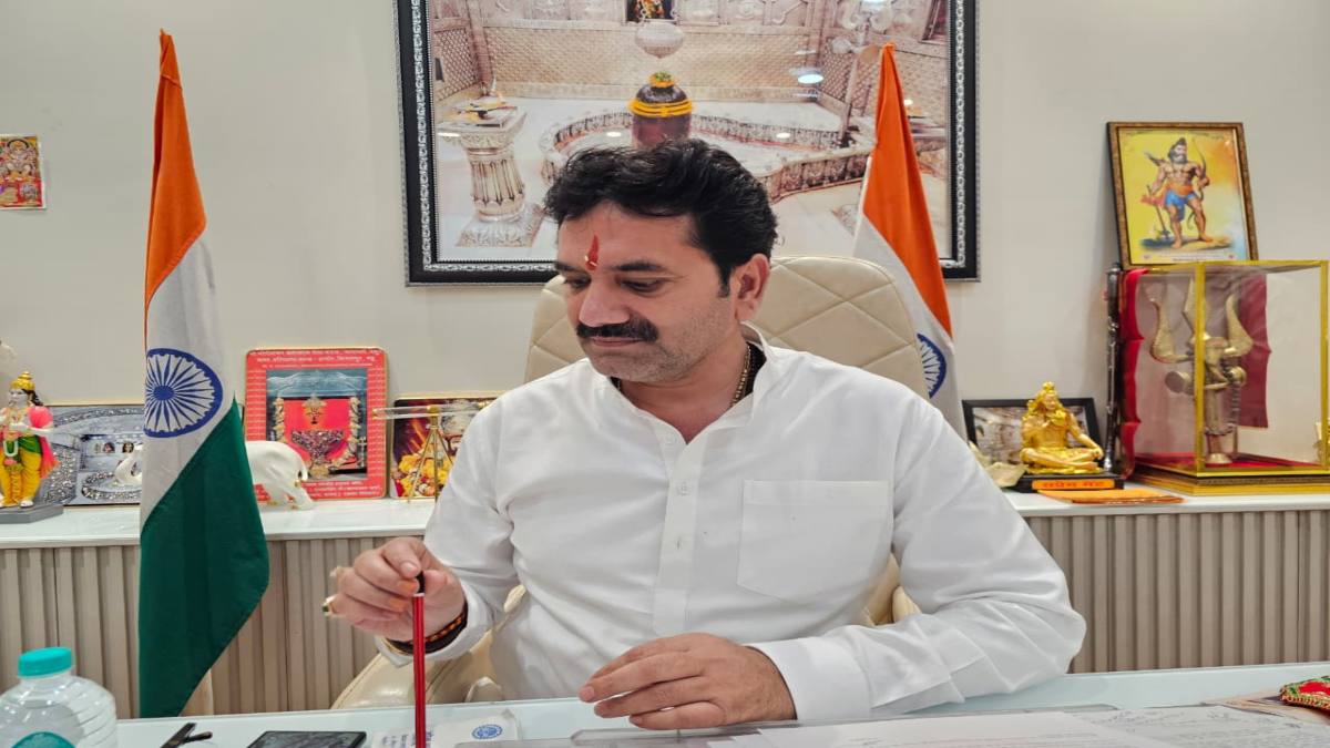 भारत में रहकर वंदे मातरम नहीं कहेगाः उसकी सनातनी विधायक गोलू शुक्ला करवाएंगे पाकिस्तान की फ्लाइट की टिकट बुक