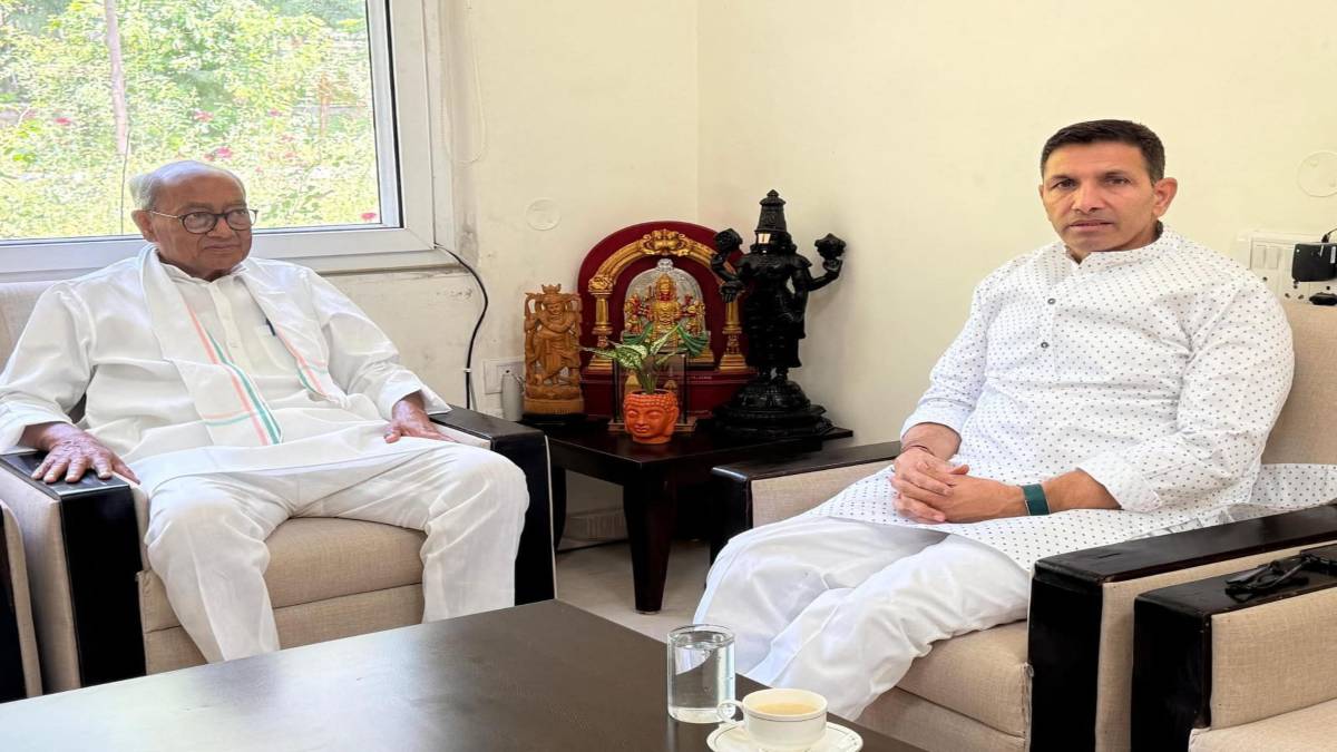 MP कांग्रेस के अंदर राज्यसभा सीट को लेकर उठापटकः दिग्विजय से मिले पीसीसी चीफ जीतू, बंद कमरे में हुई चर्चा