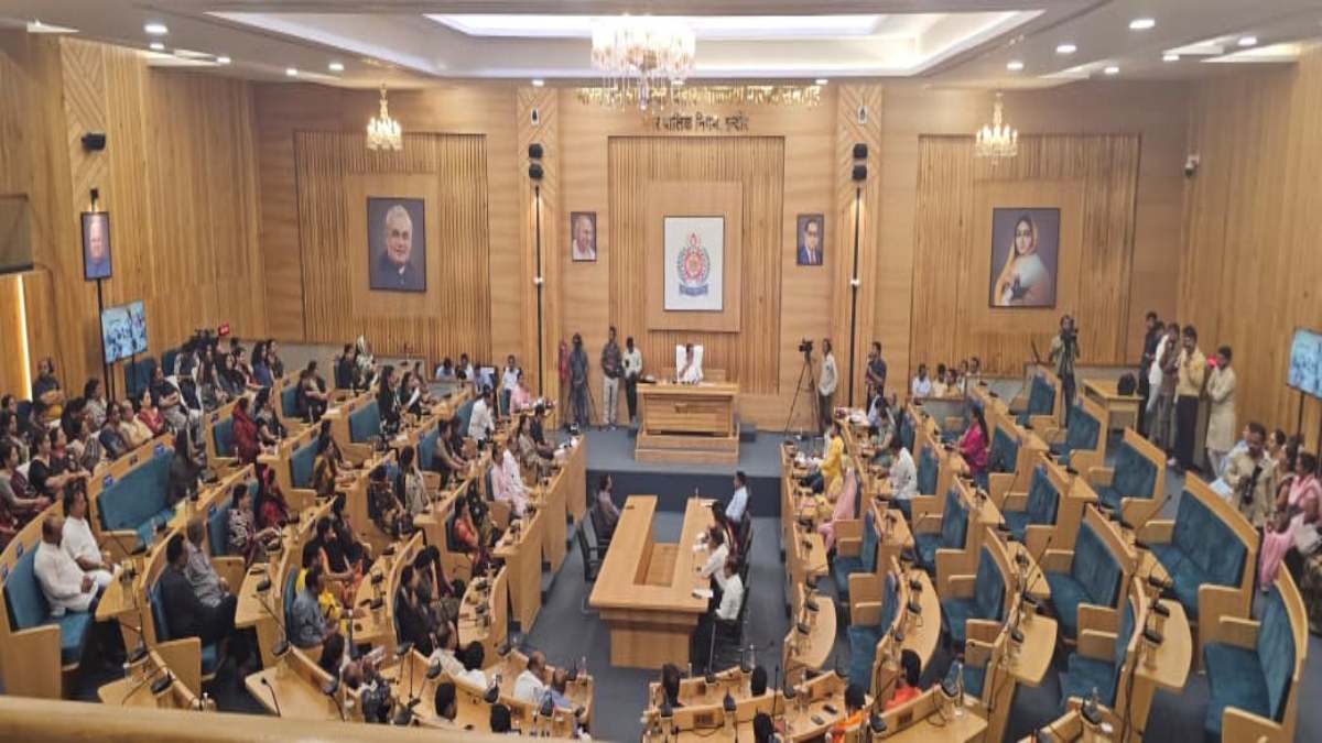 इंदौर निगम में नारी शक्ति वंदन पर हंगामा: काले कपड़ों में BJP का प्रदर्शन, सभापति प्रस्ताव पास करना ही भूले!