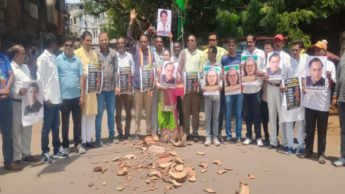 हल्ला बोल, पोल खोल: जल संकट पर कांग्रेस का मटका फोड़ प्रदर्शन, इंदौर नगर निगम पर तीखा हमला