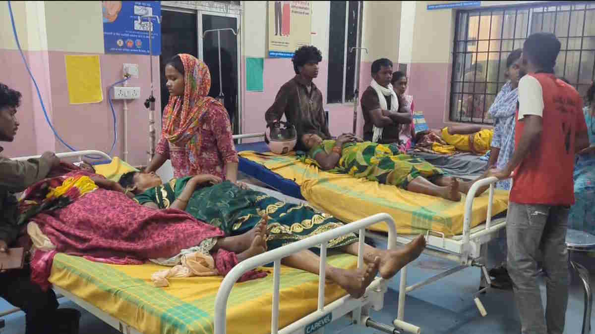 शादी का न्योता पड़ा भारी! पिकअप में सवार ग्रामीण हुए हादसे का शिकार, 2 की मौके पर मौत, 37 सवार हुए घायल…