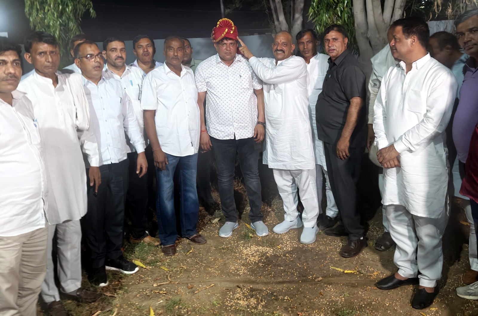 खाकी में इंसानियत की मिसाल : पुलिसकर्मियों ने साथी की बेटी की शादी में किया 7 लाख से अधिक का सामूहिक कन्यादान