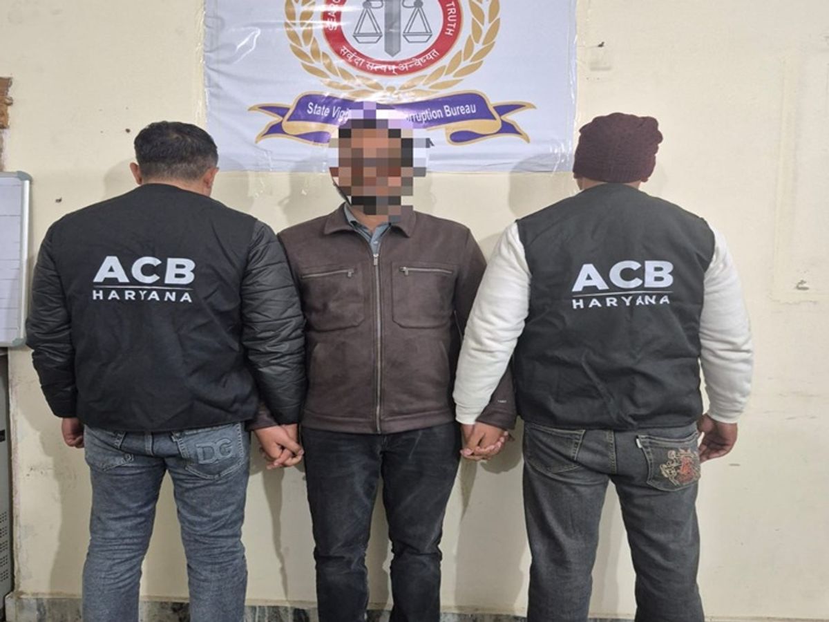करनाल ACB की बड़ी कार्रवाई: 1.5 लाख रुपये की रिश्वत लेते वन अधिकारी रंगे हाथ गिरफ्तार, कोर्ट में पेश कर रिमांड पर भेजने की तैयारी