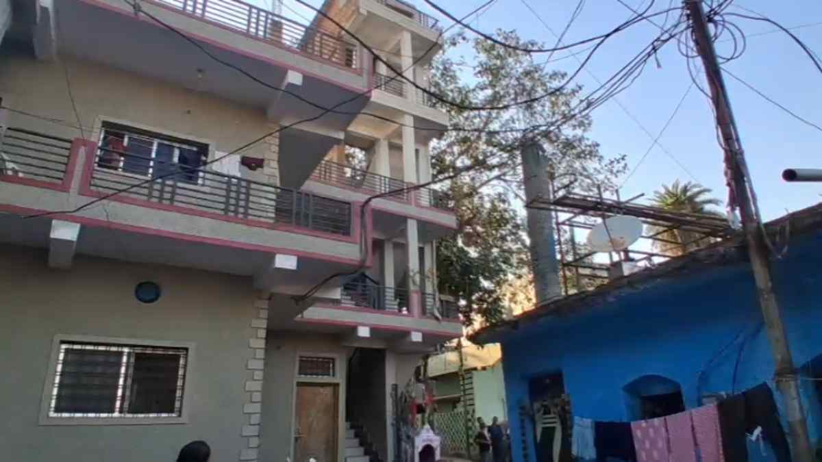 नाबालिग छात्रा ने किया सुसाइड: पड़ोसी के 4 मंजिला मकान से कूदकर दी जान, इलाके में फैली सनसनी