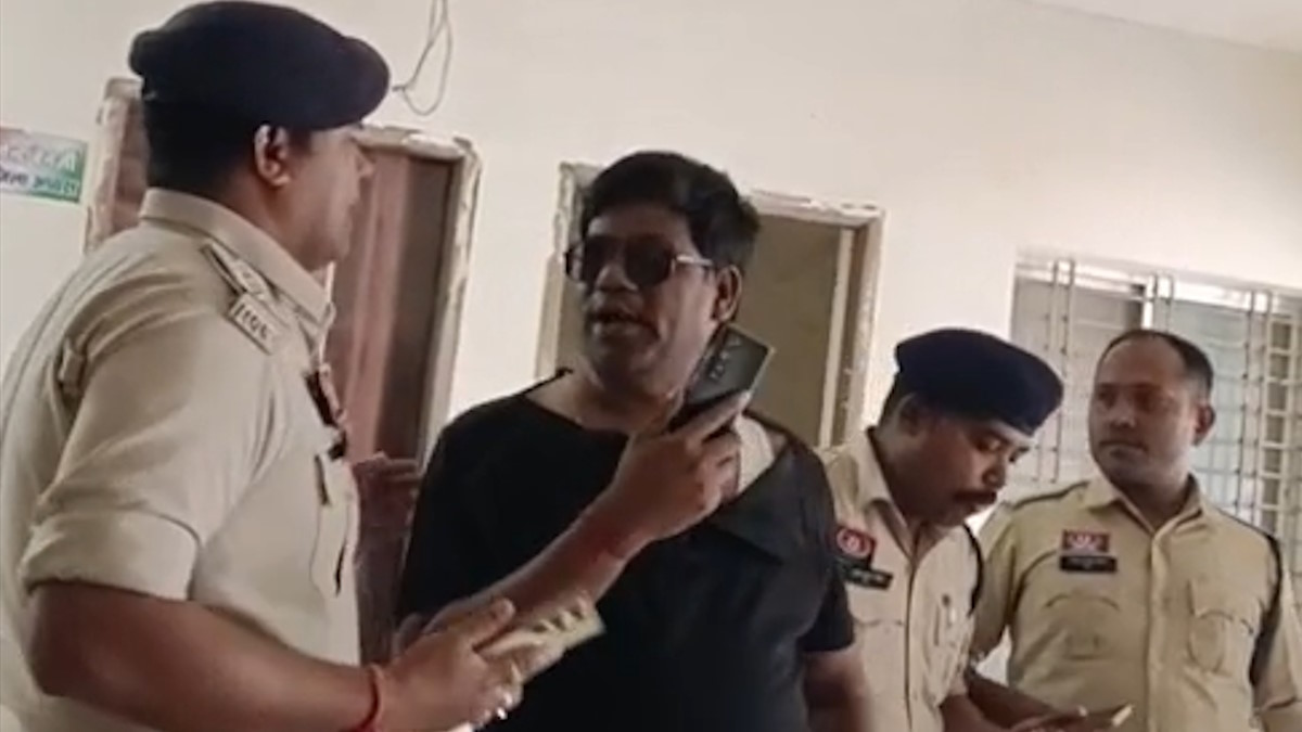 अखाड़े में तब्दील हुआ कांग्रेस भवन, जिला उपाध्यक्ष और पूर्व ब्लॉक अध्यक्ष के बीच हुआ जूतम-पैजार, बुलानी पड़ी पुलिस