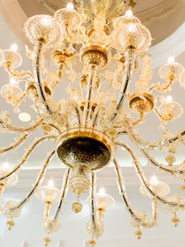 Home Decor: साधारण से घर को भी महल बना देंगे झूमर के ये लेटेस्ट डिजाइंस