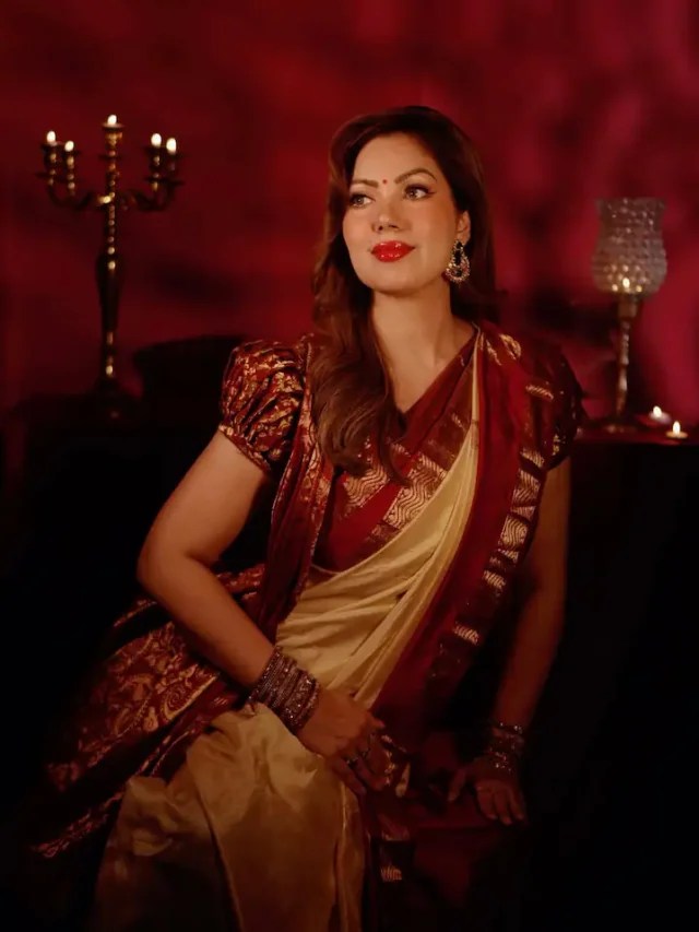 खुले बाल, बिंदी और रेड लिपस्टिक, साड़ी में TMKOC की बबीता जी का दिखा दिलकश अंदाज