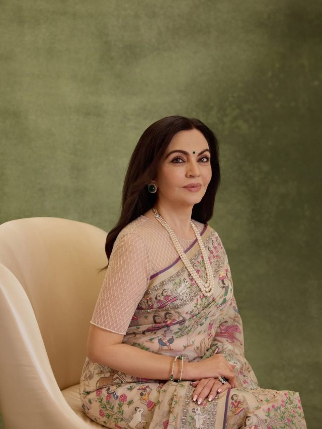 नीता अंबानी ने विदेश में पहनी थी पश्चिम बंगाल की खास जामदानी साड़ी
