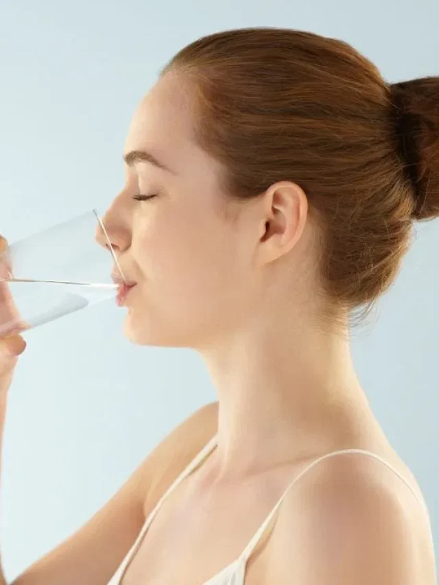 ज्यादा पानी पीने पर शरीर देता है ये संकेत