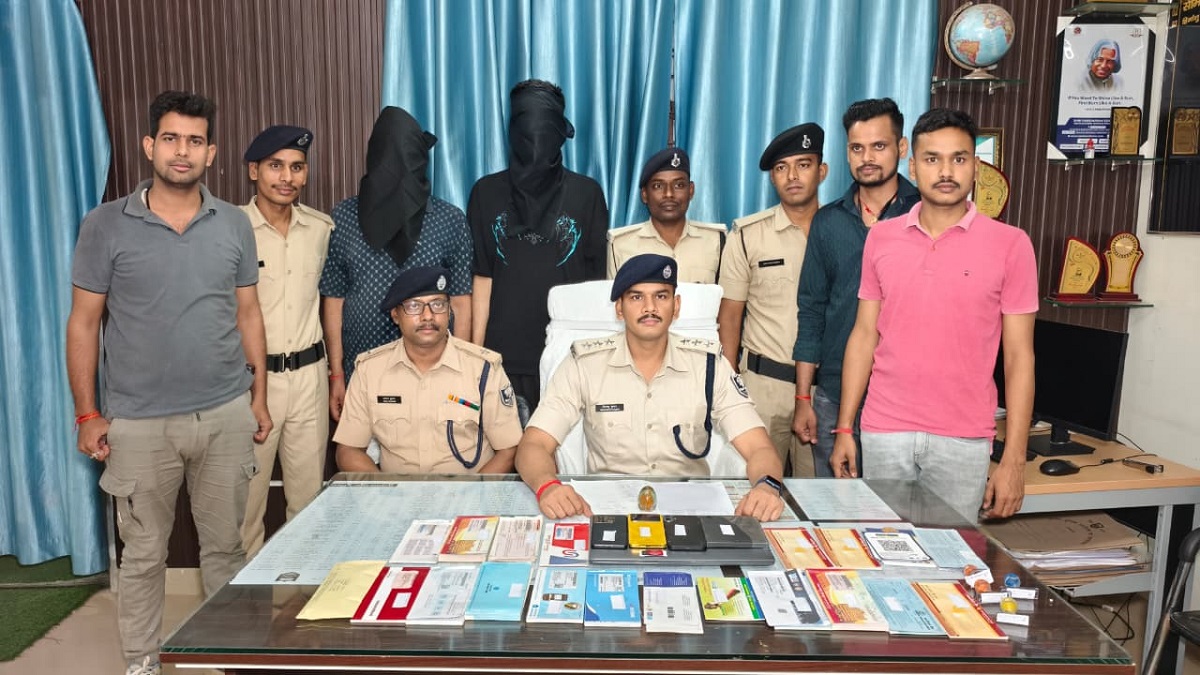 डिजिटल अरेस्ट कर 67 लाख की ठगी: पटना से बाप-बेटे गिरफ्तार, चेन्नई-मुंबई तक फैला रखा था नेटवर्क
