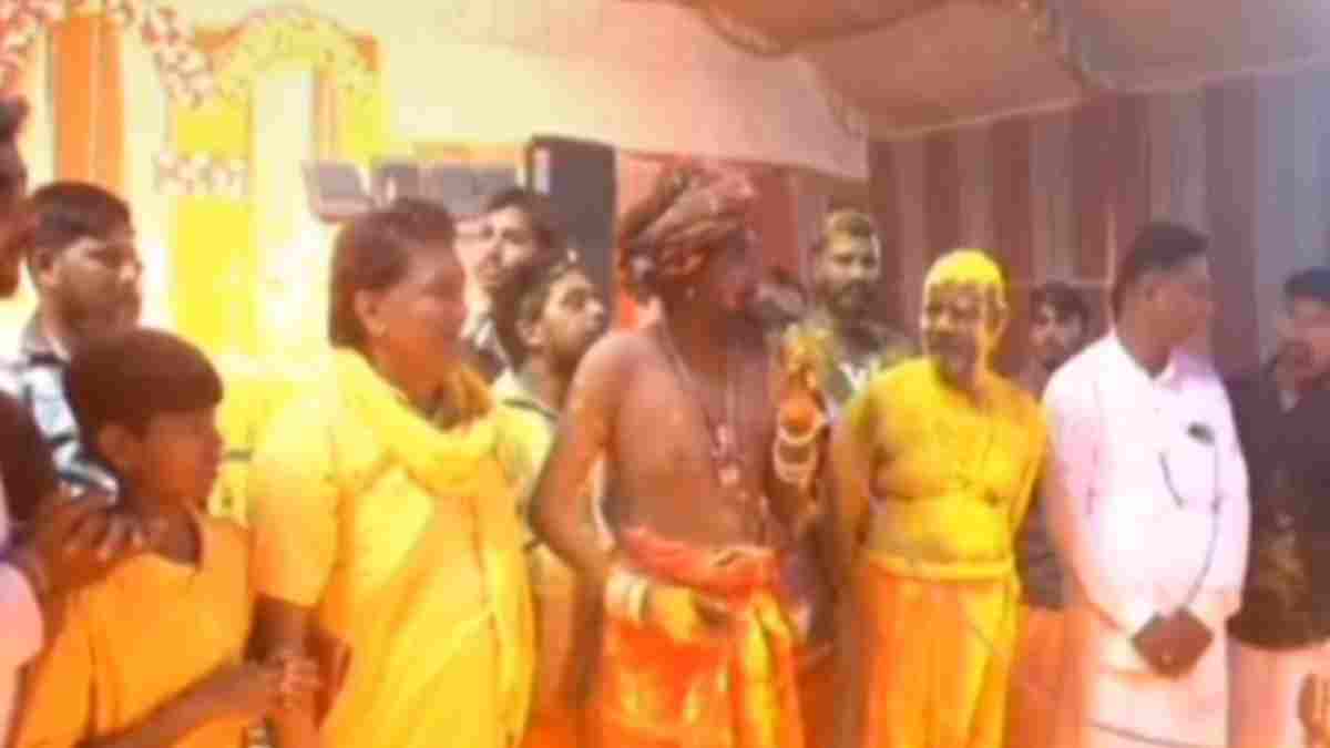 ‘ना बीजेपी का सांसद जीतेगा, ना कांग्रेस का विधायक रहेगा…’, दादा शिवानंद महाराज ने नेताओं पर साधा निशाना, Video वायरल