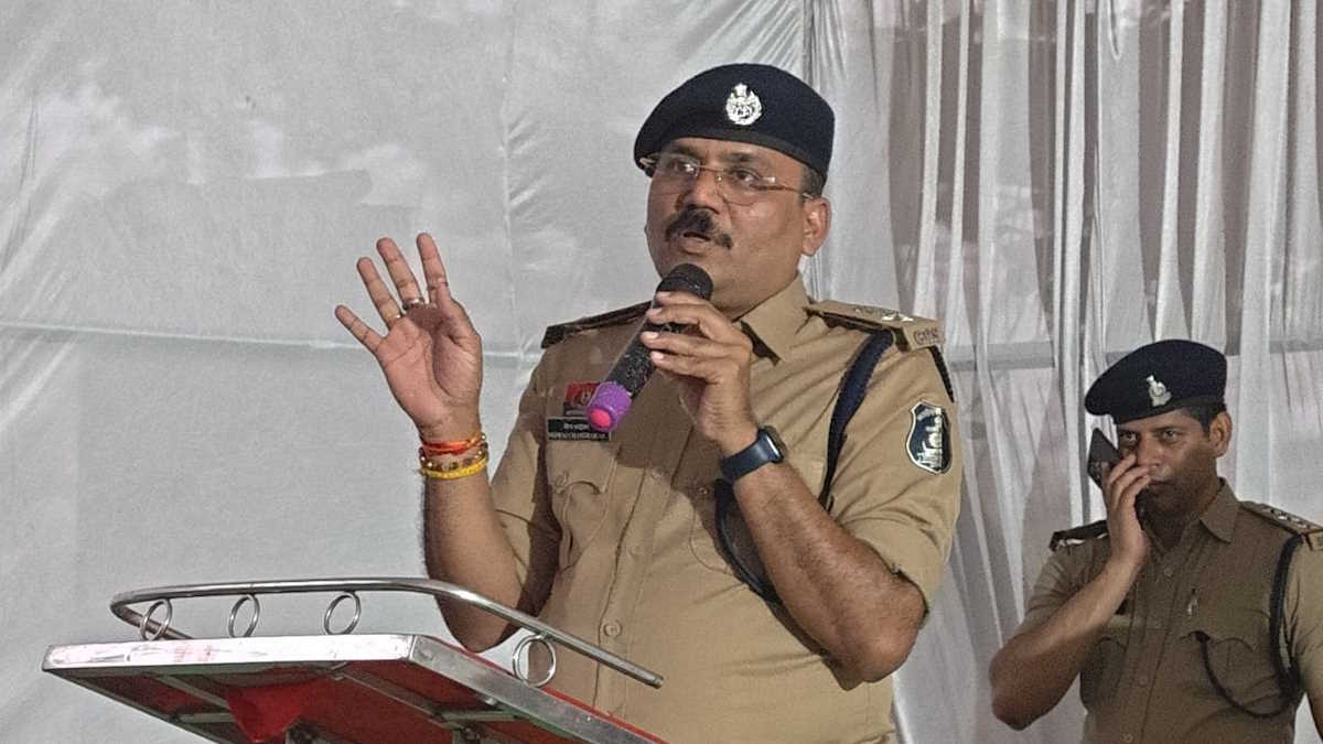 जहां 15 दिनों में 3 युवाओं ने आत्महत्या कर ली, उसी थाना क्षेत्र में ग्रामीण युवकों के लिए लगाया करियर गाइडेंस कैंप, प्रभारी एसपी ने बताया – सफलता का पैमाना संपत्ति नहीं, संतुष्टि है…