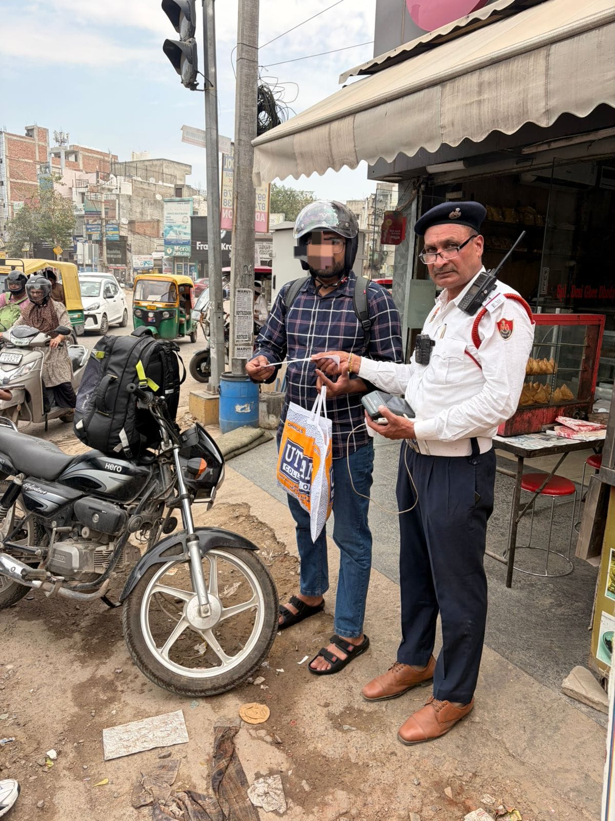 26 चालान, ₹1.05 लाख बकाया—गुरुग्राम में ट्रैफिक पुलिस की बड़ी कार्रवाई, बाइक जब्त