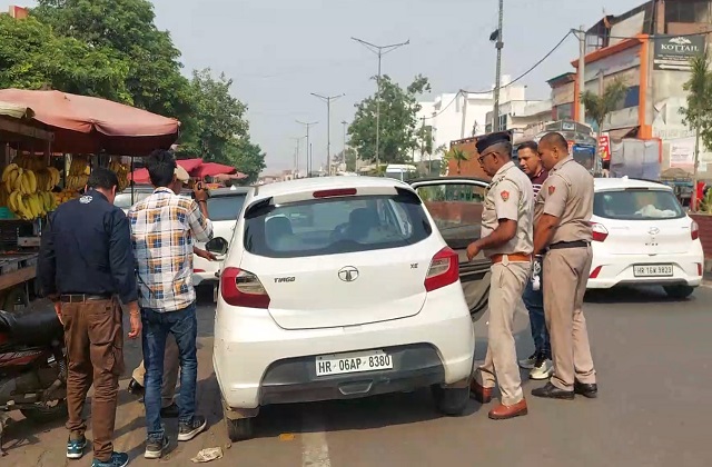 सोनीपत में यूनिवर्सिटी रोड पर सख्त सुरक्षा घेरा, ट्रैफिक नियमों पर पुलिस की पैनी नजर