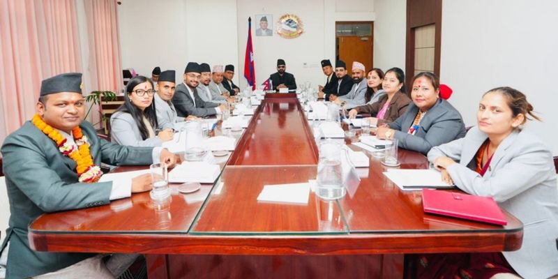 नेपाल सरकार का पेट्रोल संकट को लेकर फैसला : अब हफ्ते में 2 दिन छुट्टी, सरकारी दफ्तरों में नया टाइम लागू