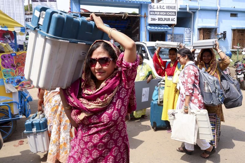 बंगाल में दूसरे दौर में 6 बजे तक बंपर 91.31% मतदान दर्ज: कई जगहों पर हिंसा, झड़प, लाठीचार्ज