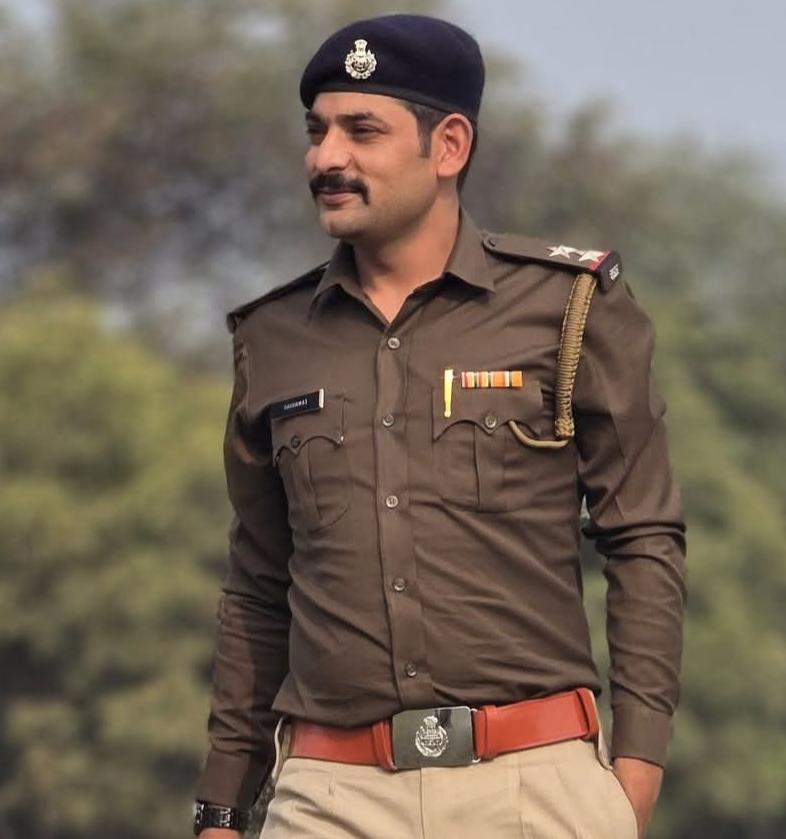 वर्दी में रीलबाज़ी पड़ी भारी: सिगरेट-रील्स वाले होमगार्ड पर गिरी गाज, SP ने किया सस्पेंड