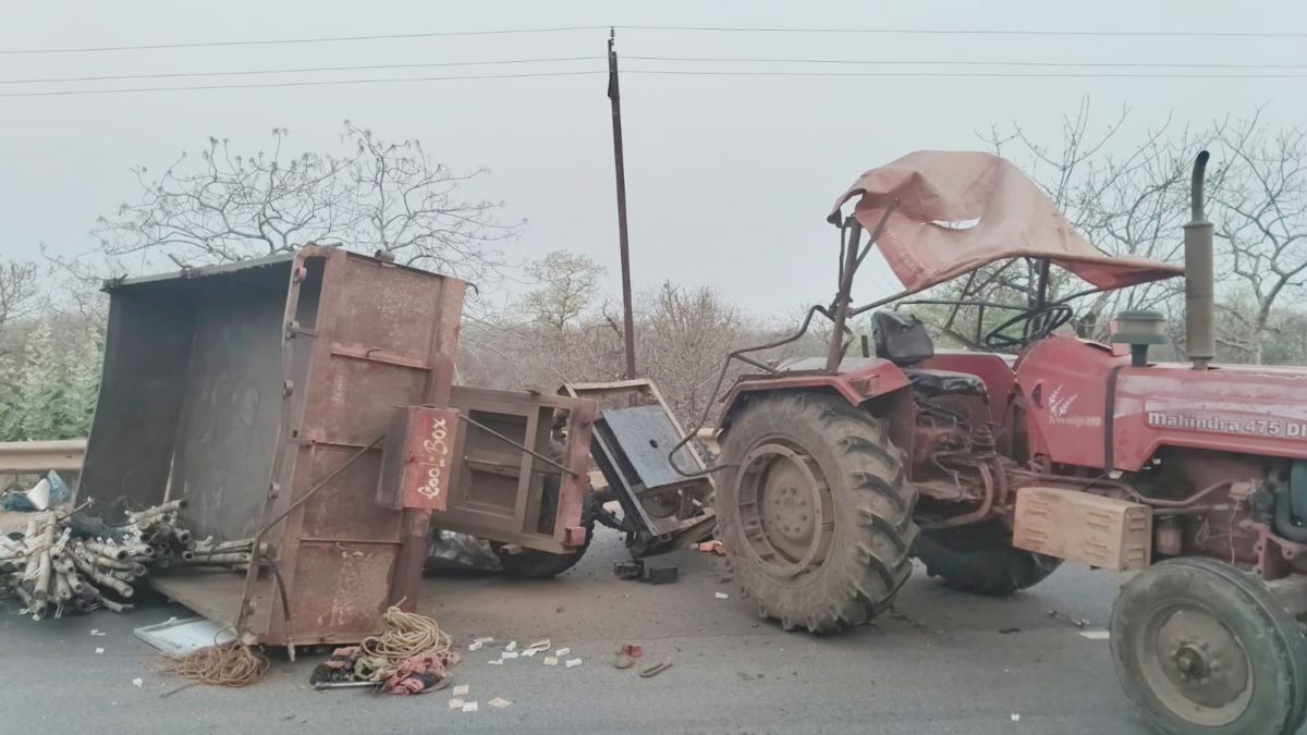 CG Accident : अज्ञात वाहन की टक्कर से पलटा ट्रैक्टर, चालक समेत दो लोगों की मौत