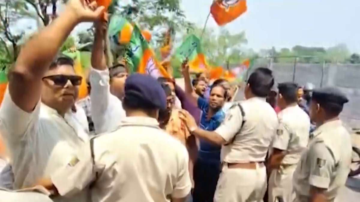 कटक : विकास कार्यों में अनियमितता, बांकी विधायक देवी रंजन त्रिपाठी के खिलाफ भाजपा ने किया प्रदर्शन