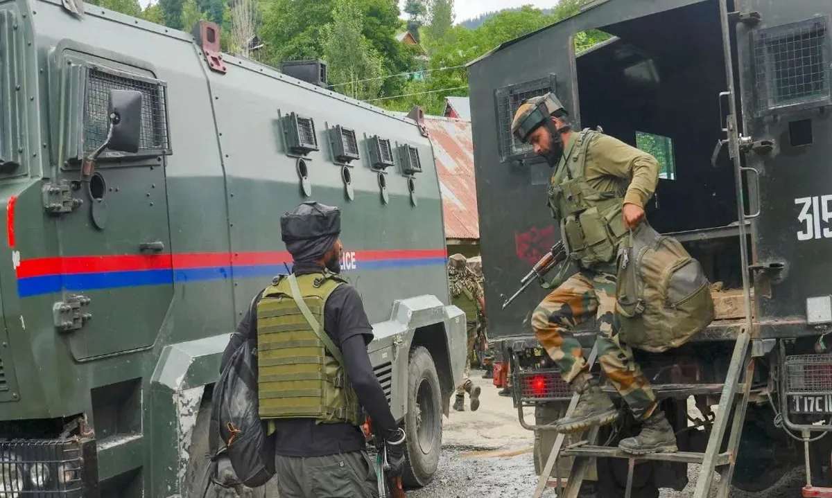 जम्मू-कश्मीर में सुरक्षा बलों की बड़ी जीत, गांदरबल में एक आतंकी ढेर; एक और के छिपे होने की सूचना