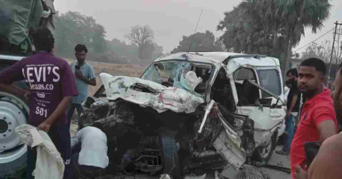 मऊ में भीषण सड़क हादसा: कार और ट्रेलर में टक्कर, 5 लोगों की मौके पर मौत