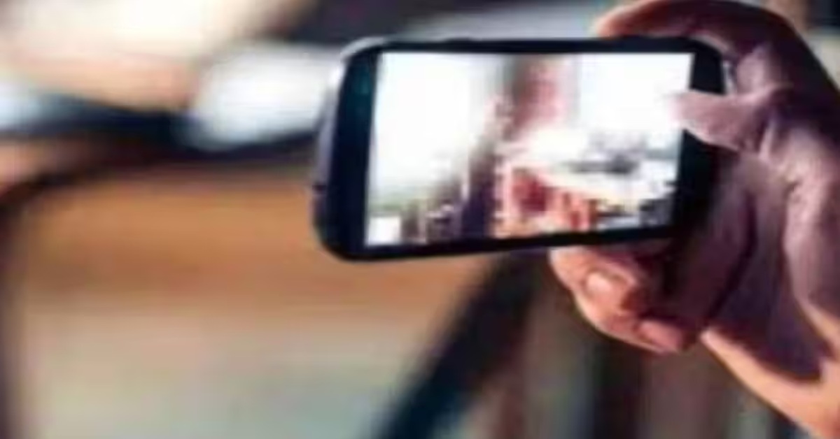 आगरा में 48 आपत्तिजनक वीडियो वायरल, मचा हड़कंप, पुलिस ने दो आरोपियों को किया गिरफ्तार, जांच जारी